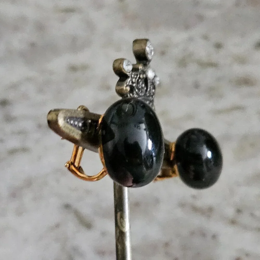 RARE DESIGNER GUMPS LYNN NAKAMURA 18K GOLD BLACK JADE PEBBLE CABOCHON EARRINGS